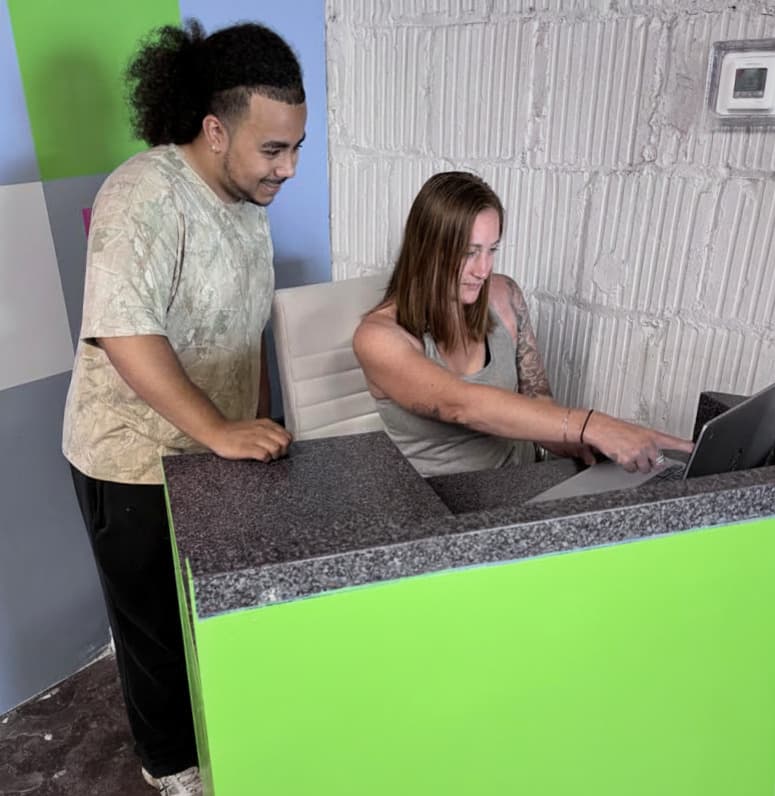 A health coach working one-on-one with a client